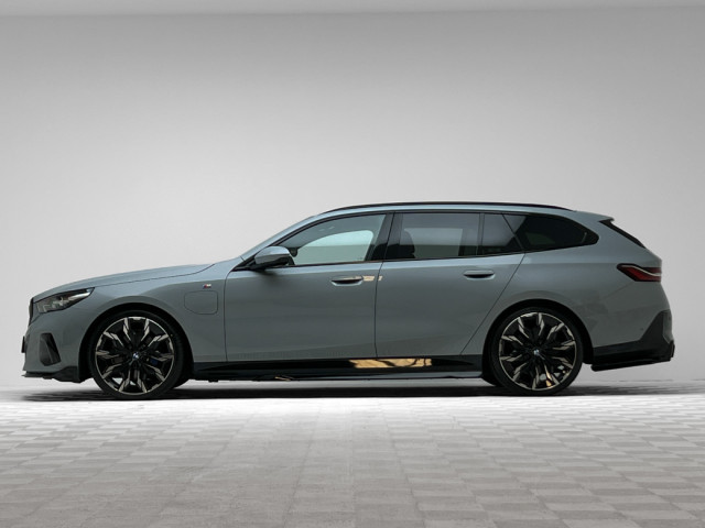 Image for 2025 BMW 5 Series 530E TOURING M SPORT