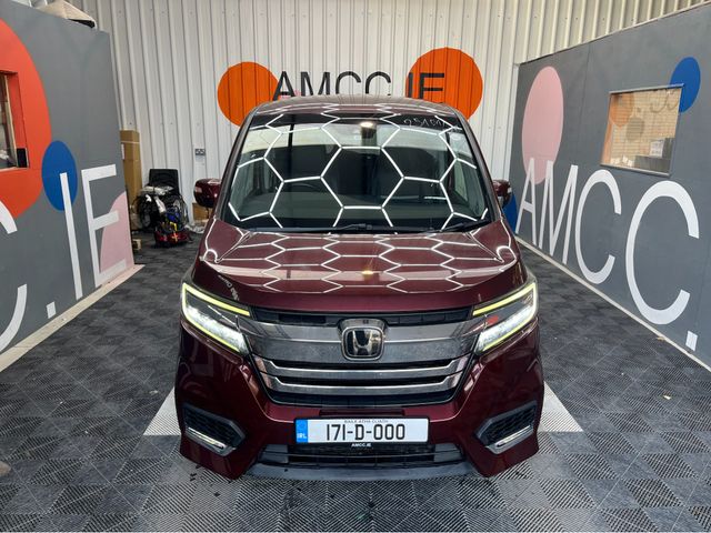 Image for 2017 Honda Stepwagon 2017 HODA STEPWAGON SPADA HYBRID SENSING 2.0 AUTOMATIC / CRUISE CONTROL / HEATED SEATS / REVERSE CAMERA / 7 SEATS / AUTOMATIC DOORS AND MORE