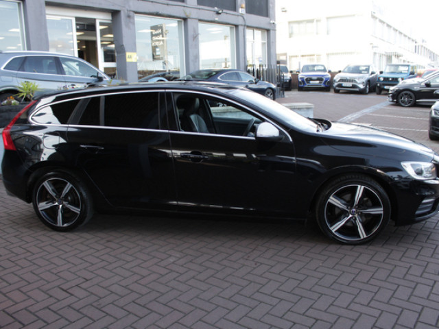 Image for 2017 Volvo V60 2.0D4 R-DESIGN 5DR ESTATE AUTO HUGE SPEC // 1 OWNER CAR // AS NEW CONDITION THROUGHOUT // BUY WITH CONFIDENCE AA AND SIMI APPROVED DEALER 2026 // FINANCE ARRANGED //