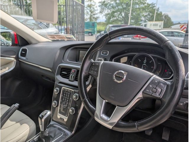 Image for 2017 Volvo V40 D2 (120hp) Momentum Edition