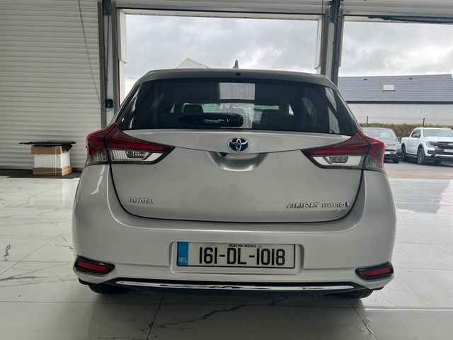 Image for 2016 Toyota Auris Hybrid Sol