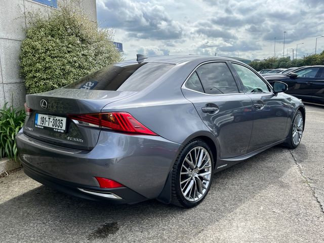 Image for 2019 Lexus IS 300h PREMIUM HYBRID AUTOMATIC 2.5 PETROL //HIGH SPEC//FULL LEATHER ELECTRIC HEATED/COOLED SEATS//HEATED STEERING WHEEL//SAT NAV//ADAPTIVE CRUISE CONTROL//KEYLESS ENTRY//