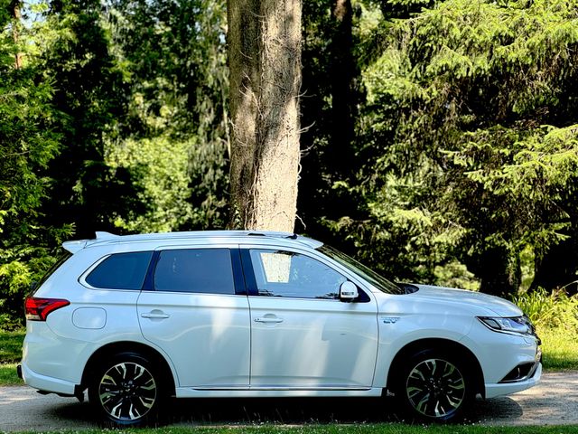 Image for 2017 Mitsubishi Outlander 2.0 GX5H PHEV * TOP SPEC * LOW KMS *