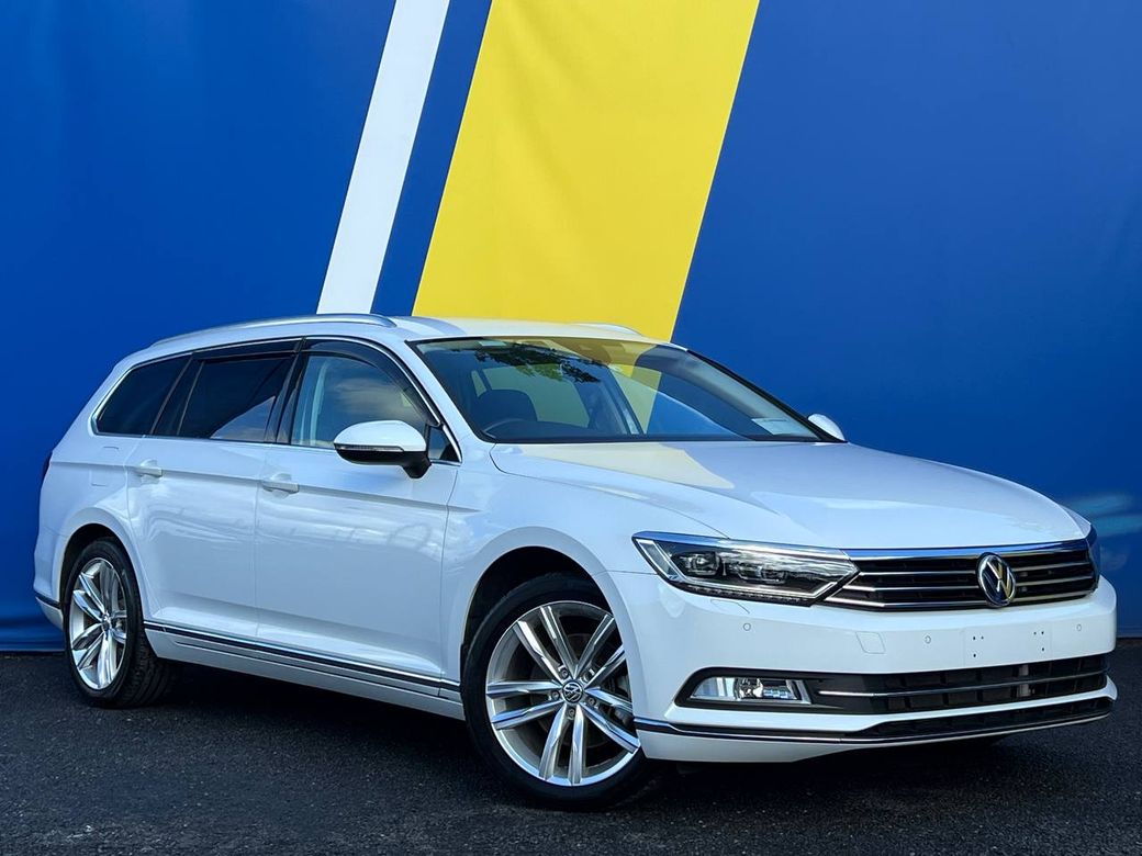 Image for 2016 Volkswagen Passat VARIANT HIGHLINE 1.4 TSI ** HUGE SPEC ** // DRIVER MASSAGE SEAT // REVERSE CAMERA // LANE ASSIST