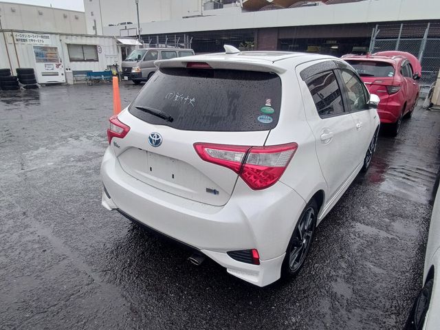 Image for 2017 Toyota Yaris Hybrid Sport 