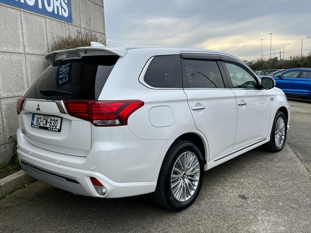 Image for 2018 Mitsubishi Outlander G AUTOMATIC HYBRID PLUG IN 2.4 PETROL //HIGH SPEC//HEATED SEATS AND STEERING WHEEL//REVERSE CAMERA//ADAPTIVE CRUISE CONTROL//KEYLESS ENTRY//