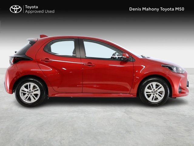 Image for 2024 Toyota Yaris Luna Hybrid