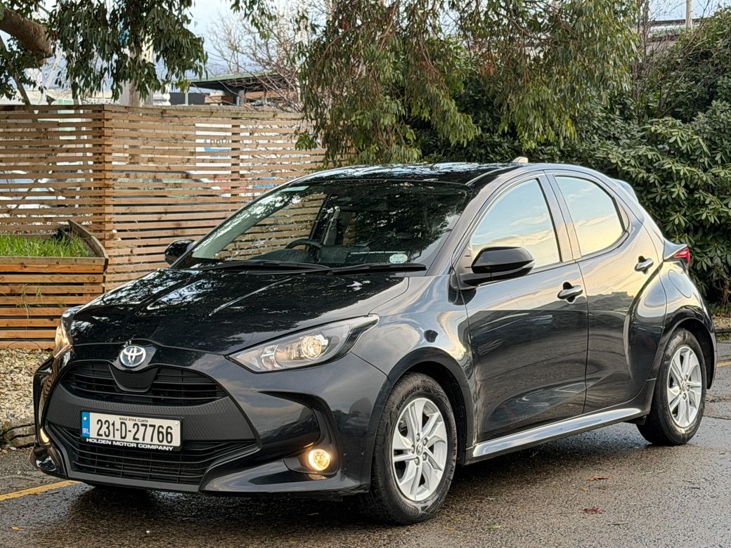 Image for 2023 Toyota Yaris 1.5 Hybrid Luna. rear camera. apple carplay