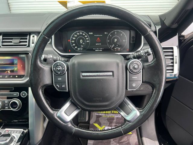 Image for 2018 Land Rover Range Rover VOGUE 3.0 TDV6 AUTO // PANORAMIC SUNROOF // MERIDIAN SOUND SYSTEM // ADJUSTABLE AIR SUSPENSION