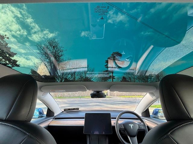 Image for 2022 Tesla Model 3 GLASS ROOF