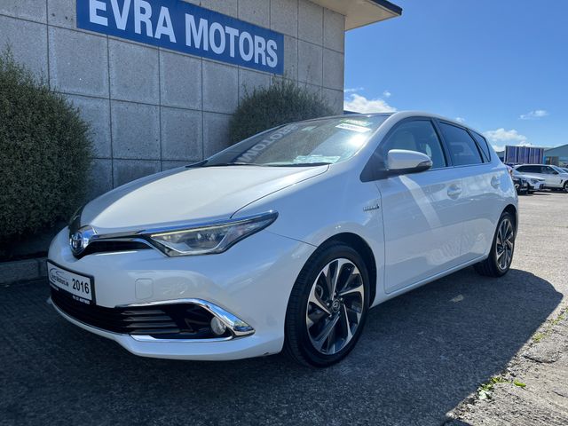 Image for 2016 Toyota Auris G HYBRID AUTOMATIC 1.8 PETROL //REVERSE CAMERA//FULL LEATHER HEATED SEATS//PANORAMIC GLASS ROOF//KEYLESS ENTRY//