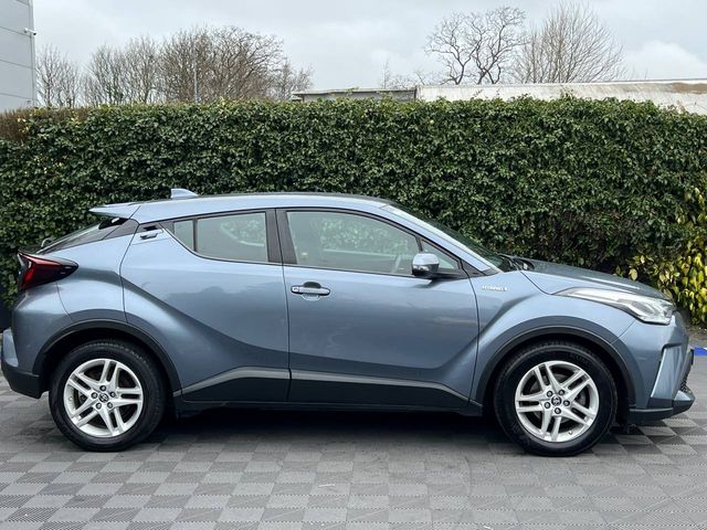 Image for 2020 Toyota C-HR LUNA 1.8 HYBRID // REVERSE CAMERA // DUAL ZONE CLIMATE CONTROL // SERVICE HISTORY