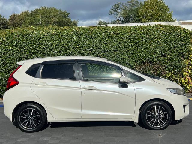 Image for 2016 Honda Fit L-PACKAGE 1.5 HYBRID AUTO // SERVICE HISTORY // DIAMOND CUT ALLOYS // REVERSE CAMERA
