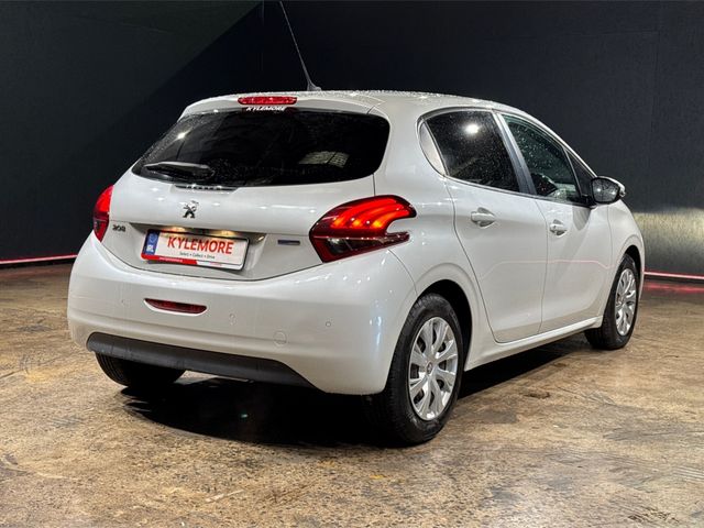 Image for 2017 Peugeot 208 PURETECH 1.2 AUTOMATIC - REVERSE CAMERA/PARKING SENSORS - A/C HEATING CONTROLS