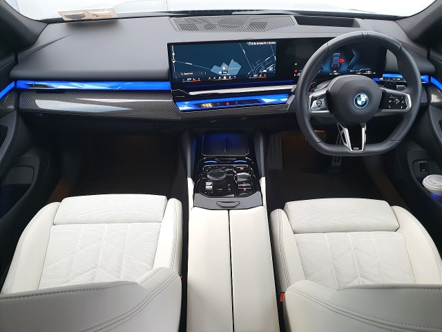 Image for 2025 BMW 5 Series S5MG 4DR Auto