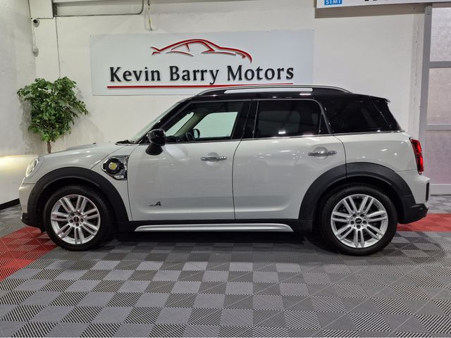 Image for 2021 Mini Countryman SE ALL4 EXCLUSIVE (PLUG IN HYBRID) AUTOMATIC **ONE OWNER / HUGE SPEC / APPLE CARPLAY / CRUISE CONTROL / FULL BLACK LEATHER / HEATED FRONT SEATS / REVERSE CAMERA / REAR TINTED GLASS / SAT NAV**
