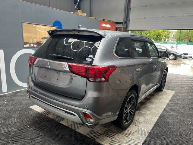 Image for 2019 Mitsubishi Outlander 2019 MITSUBISHI OUTLANDER PHEV G 2.4 AUTOMATIC / CRUISE CONTROL / REVERSE CAMERA / ELECTRIC MEMORY & HEATED SEATS / PADDLE SHIFTERS AND MORE