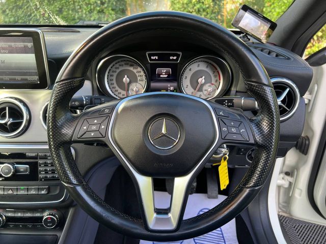 Image for 2015 Mercedes-Benz GLA Class GLA180 EXECUTIVE 1.6 AUTO // OPENING PAN ROOF // LEATHER INTERIOR // BLUETOOTH MUSIC