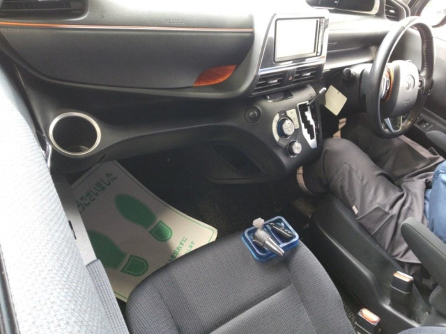 Image for 2016 Toyota Sienta 1.4 Petrol Hybrid Auto