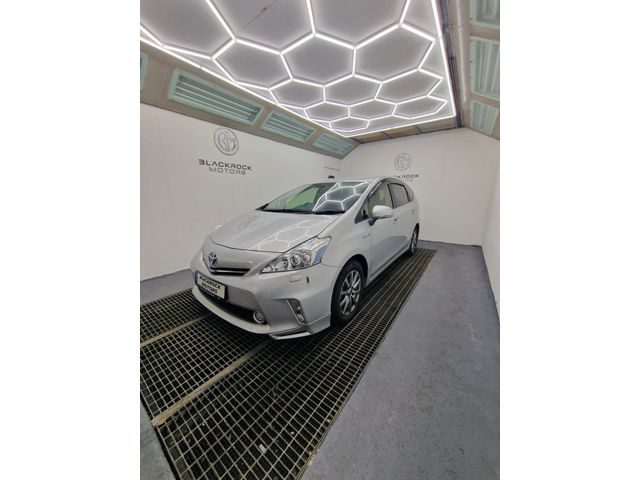 Image for 2016 Toyota Prius Alpha 