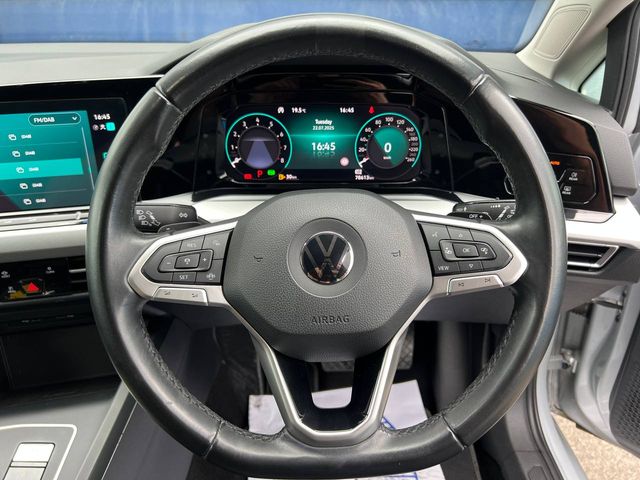 Image for 2021 Volkswagen Golf LIFE 1.0 TSI MHEV // 19" R-LINE ALLOYS // MULTIMEDIA DISPLAY // APPLE CARPLAY/ANDROID AUTO