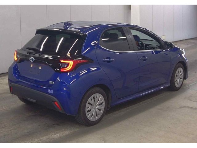 Image for 2021 Toyota Yaris Hybrid 