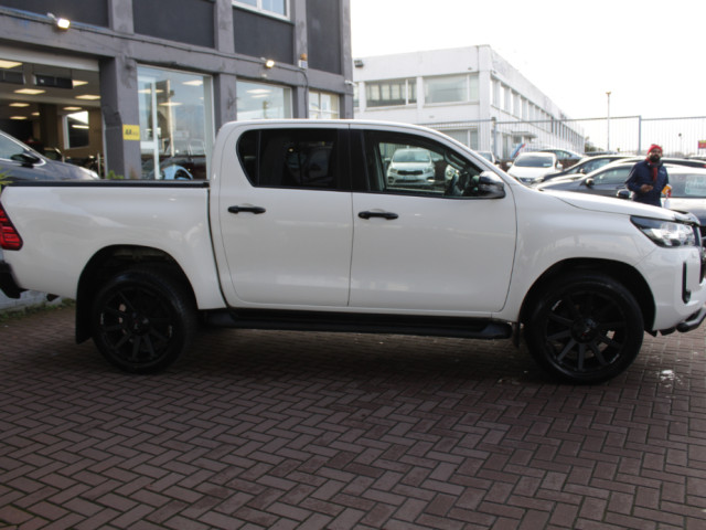 Image for 2022 Toyota Hilux 2.4 D-4D ICON SPORT EDITION DOUBLE CAB AUTOMATIC WITH CANOPY // 1 OWNER WITH STAMPED TOYOTA SERVICE HISTORY // NEVER BEEN USED FOR TOWING SO NO TOW BAR // BUY WITH CONFIDENCE AA AND SIMI APPROVED 25