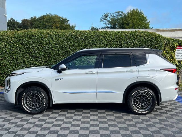 Image for 2023 Mitsubishi Outlander 7-SEATER 2.4 HYBRID AUTO ** HUGE SPEC ** // FULL SERVICE HISTORY // TILT & SLIDE PAN ROOF // BOSE SOUND SYSTEM