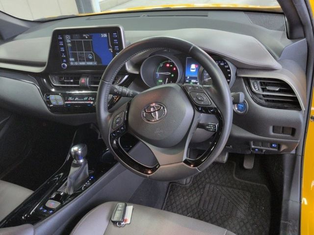 Image for 2022 Toyota C-HR 1.8 HYBRID AUTOMATIC - G EDITION - HALF BROWN LEATHER - UPGRADED ALLOYS - CRUISE CONTROL - HEATED SEAT - BLIND SPOT MONITORING - TOYOTA SAFETY SENSE - REAR CAMERA