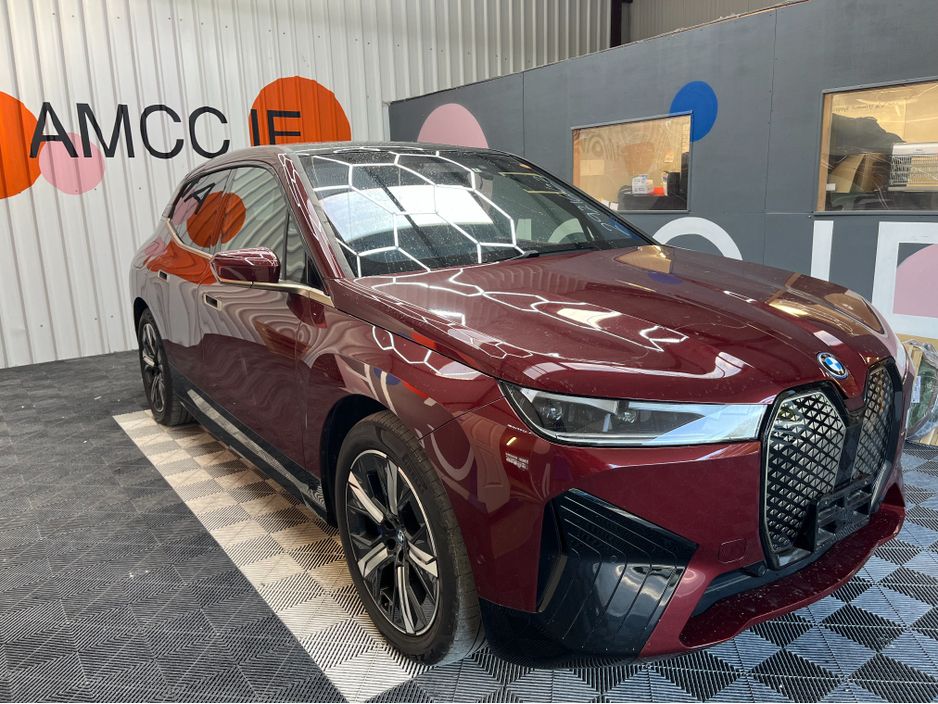 Image for 2022 BMW iX 2022 BMW IX AUTOMATIC / CRUISE CONTROL / 360° CAMERA / ELECTRIC MEMORY & HEATED SEATS / HEATED STEERING WHEEL / PANORAMIC SUNROOF / APPLE CARPLAY AND MORE