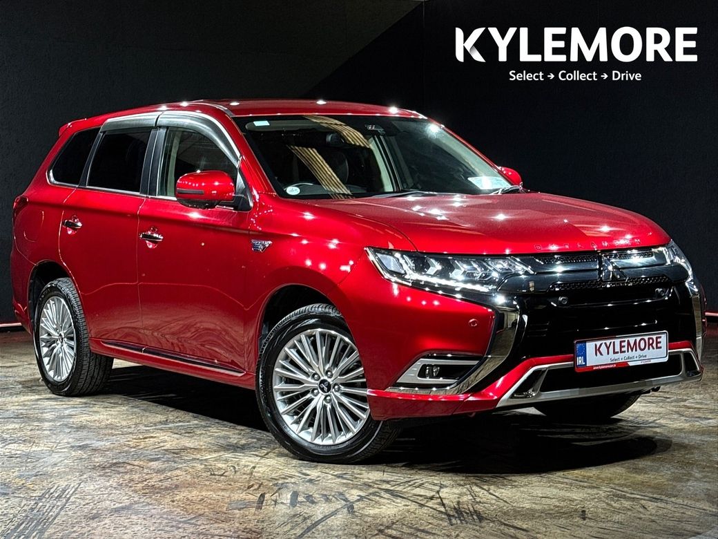 Image for 2020 Mitsubishi Outlander 2.4 BLACK HALF LEATHER - FACTORY ALLOYS - ANDROID AUTO / APPLE CAR PLAY
