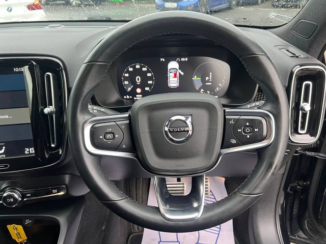 Image for 2022 Volvo XC40 R-DESIGN T4 1.5 HYBRID // SERVICE HISTORY // DIAMOND CUT ALLOYS // PARKING SENSORS