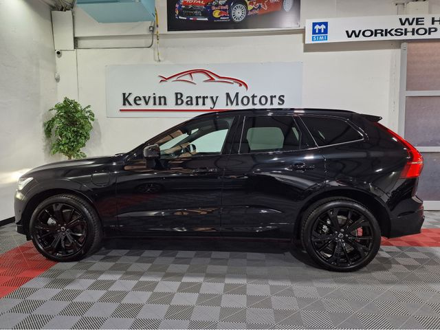 Image for 2024 Volvo XC60 T6 RECHARGE BLACK EDITION PLUS AWD AUTOMATIC **ONE OWNER / APPLE CARPLAY / BLIND SPOT ASSIST / ELECTRIC SUNROOF / ELECTRIC BOOTLID / HARMAN KARDON SOUND / 360 DEGREE CAMERA / VOLVO WARRANTY 09/2027**