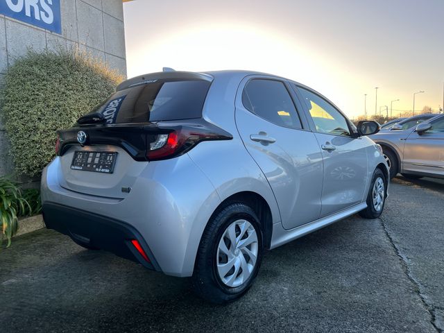 Image for 2021 Toyota Yaris X HYBRID AUTOMATIC 1.5 PETROL //KEYLESS ENTRY//REVERSE CAMERA//ADAPTIVE CRUISE CONTROL// 