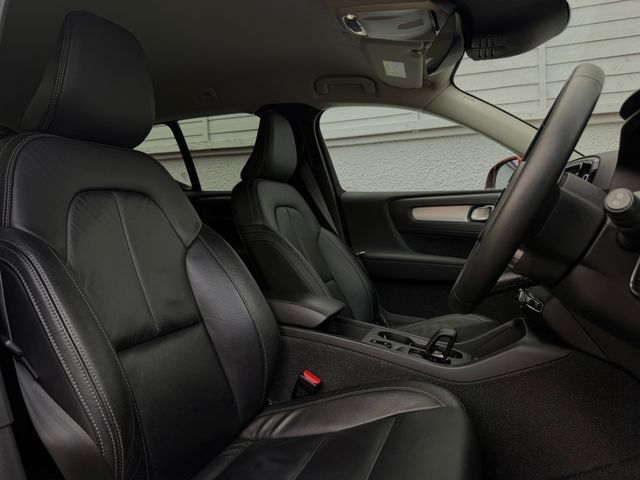 Image for 2022 Volvo XC40 INSCRIPTION EXPRESSION / BIG SPEC / T4 RECHARGE / 18" ALLOYS / NAV / PARK ASSIST PACK / FULL HISTORY / *FINANCE PACKAGES AVAILABLE*