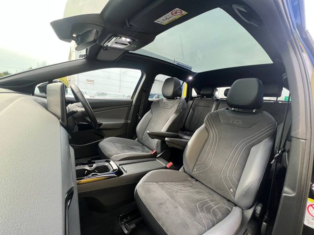 Image for 2022 Volkswagen ID.5 PRO FAMILY 77KWH // VERY LOW MILEAGE // PANORAMIC SUNROOF // 360 PARKING SENSORS
