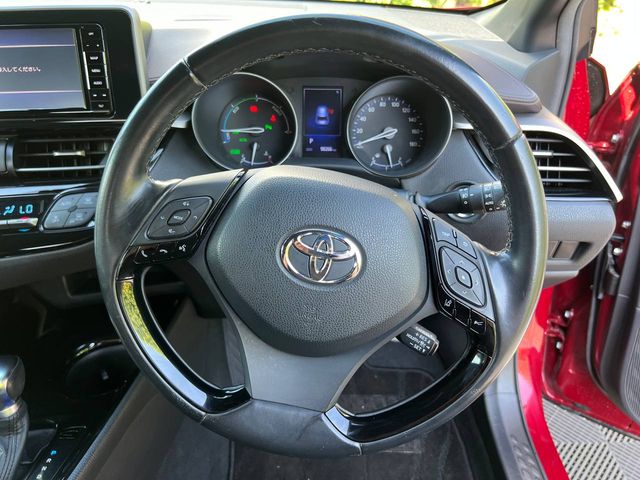 Image for 2018 Toyota C-HR 1.8 HYBRID AUTO // HEATED HALF LEATHER SEATS // ADAPTIVE CRUISE CONTROL // REVERSE CAMERA