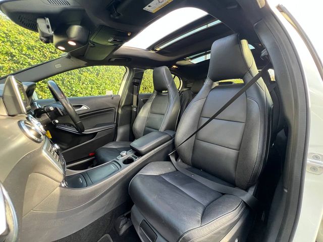 Image for 2015 Mercedes-Benz GLA Class GLA180 1.6 AUTO // PANORAMIC SUNROOF // LEATHER HEATED POWERED SEATS // DUAL ZONE CLIMATE CONTROL