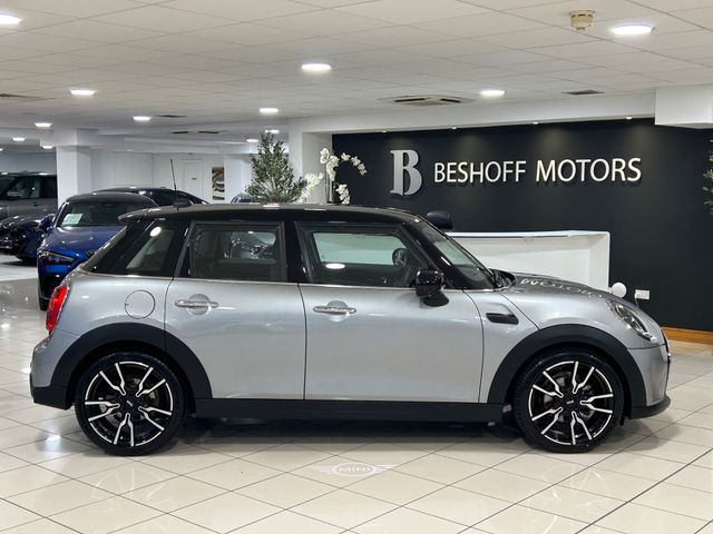 Image for 2024 Mini Hatch COOPER 1.5 PETROL MANUAL 5-DOOR=LOW MILES//HUGE SPEC=COMFORT ACCESS//FULL SERVICE HISTORY=241 REG=IRISH SUPPLIED//TAILORED FINANCE PACKAGES AVAILABLE=TRADE INS WELCOME