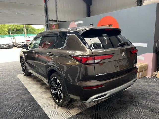 Image for 2023 Mitsubishi Outlander 2023 MITSUBISHI OUTLANDER PHEV P 2.4 AUTOMATIC / CRUISE CONTROL / 360 CAMERA / ELECTRIC MEMORY & HEATED SEATS / PADDLE SHIFTERS / 7 SEATS OPTION / HEATED STEERING WHEEL AND MORE