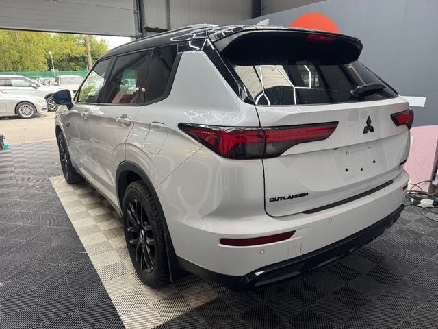 Image for 2023 Mitsubishi Outlander 2023 MITSUBISHI OUTLANDER PHEV P 2.4 BLACK EDITION AUTOMATIC / CRUISE CONTROL / 360 CAMERA / ELECTRIC MEMORY & HEATED SEATS / HEATED STEERING WHEEL / PADDLE SHIFTERS / 7 SEATS OPTION AND MORE