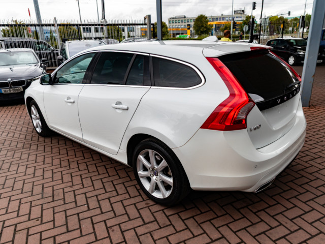 Image for 2018 Volvo V60 2.0D4 SE LUXURY DELUXE 5DR ESTATE AUTOMATIC // MINT CONDITION WITH ONLY 96, 000 KMS // BUY WITH CONFIDENCE AA AND SIMI APPROVED DEALER 2025 // FINANCE ARRANGED // ALL TRADE INS WELCOME // 