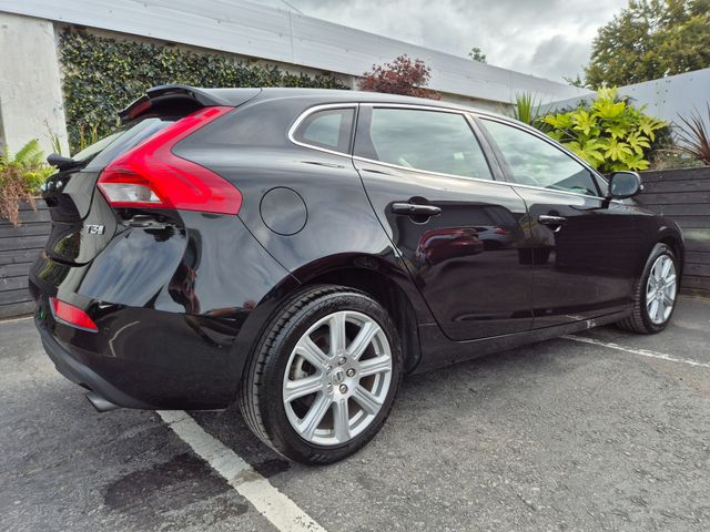 Image for 2018 Volvo V40 1.5 T3 AUTO / INSCRIPTION / TOP SPEC / LOW MILEAGE / TAX €270 (182 REG ) 