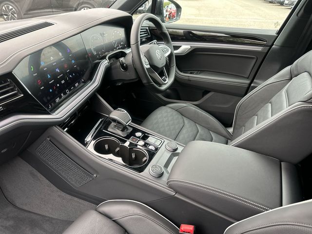 Image for 2026 Volkswagen Touareg FINAL EDITION 3.0TDI 231HP 4M DSG 2-SEATER COMMERCIAL