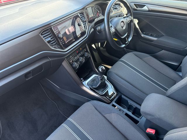 Image for 2019 Volkswagen T-Roc DESIGN 1.0 TSI MANUAL 6SPEED FWD 115HP 5DR