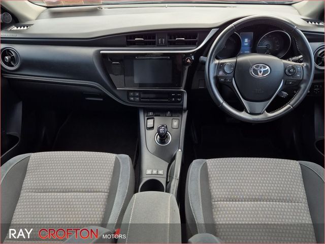 Image for 2018 Toyota Auris Hybrid Aura Touring Sports