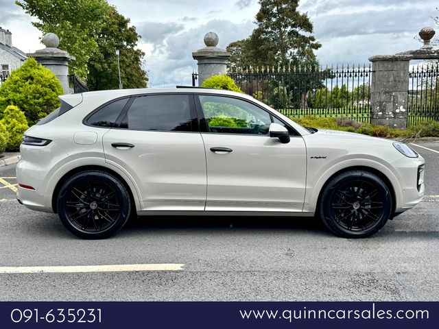 Image for 2025 Porsche Cayenne 3.0 V6 E-HYBRID AUTO==BIG SPEC==SPORTS DESIGN PACK==