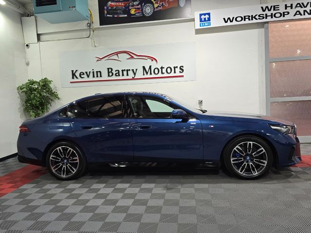 Image for 2024 BMW i5 EDRIVE40 M SPORT AUTOMATIC **ONE OWNER / 19" ALLOYS / APPLE CARPLAY & ANDROID AUTO / CRUISE CONTROL / ESPRESSO BROWN LEATHER / HEATED FRONT SEATS / SAT NAV / REVERSE CAMERA / WIRELESS PHONE CHARGING**
