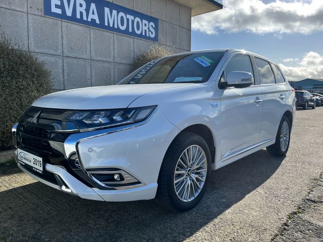 Image for 2019 Mitsubishi Outlander G PREMIUM 4WD AUTOMATIC PLUG IN HYBRID 2.4 PETROL //REVERSE CAMERA//FULL LEATHER HEATED SEATS//ADAPTIVE CRUISE CONTROL//KEYLESS ENTRY//