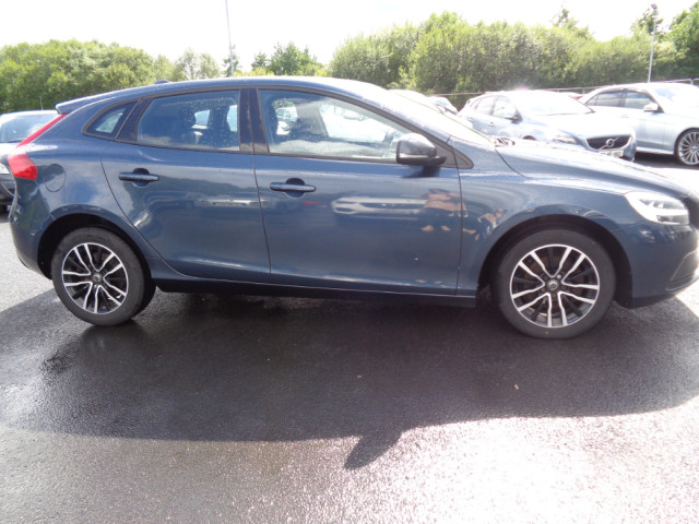 Image for 2017 Volvo V40 D2 Momentum 120PS 5DR